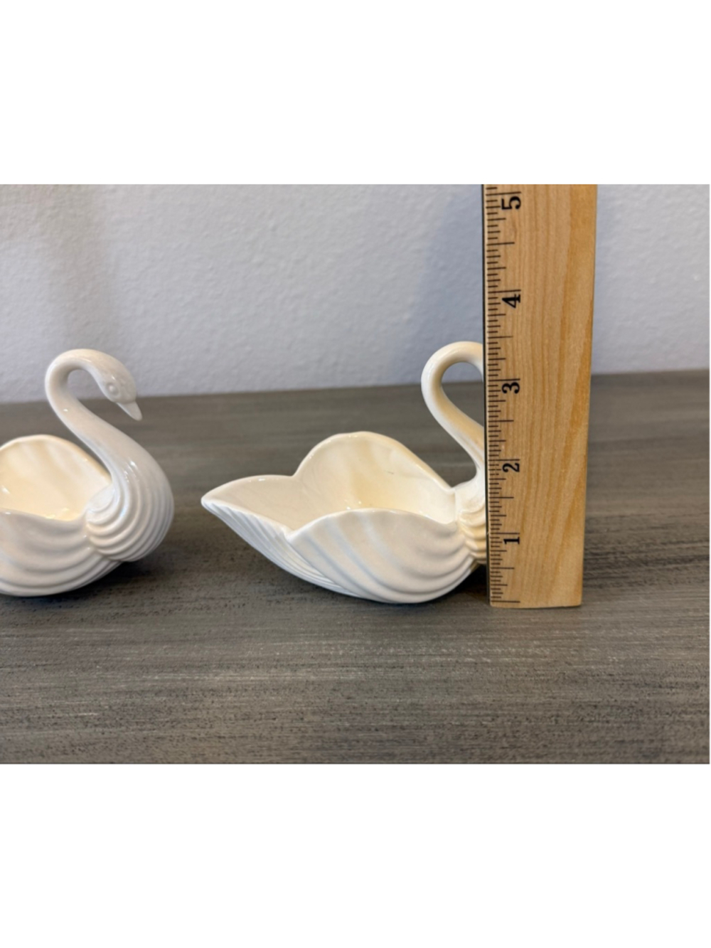 Pair of Vintage ceramic swans trinket dishes - Picture 6 of 7